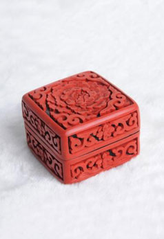 北京雕漆黑地剔红方盒